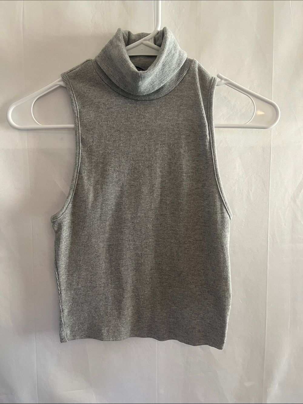 Zara Sleeveless Ribbed Turtleneck Tank, size Medium - Light Gray